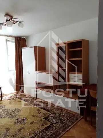 Apartament cu 2 camere, decomandat, in zona Circumvalatiunii