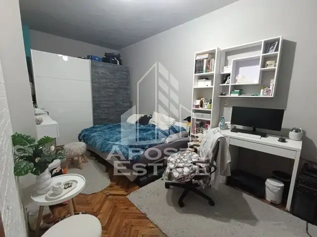 Apartament cu 4 camere, centrala proprie, 2 bai, terasa, zona Iosefin