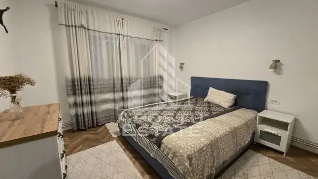 Apartament 3 camere, decomandat, etaj 2, centrala, zona Torontalului