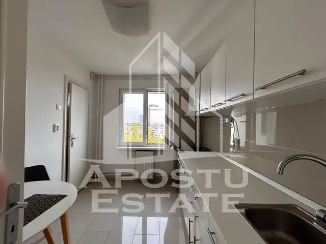 Apartament 3 camere, etaj intermediar cu centrala in Piata Marasti