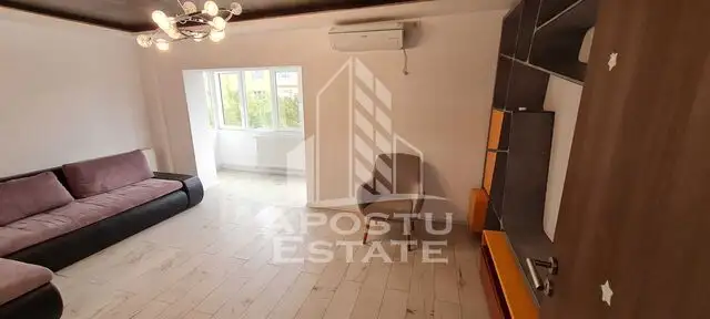 Apartament cu 3 camere, 2 bai, centrala proprie, in zona Soarelui