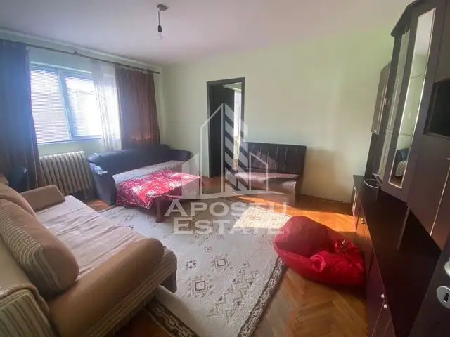 Apartament 2 camere, semidecomandat, in zona  Dambovita