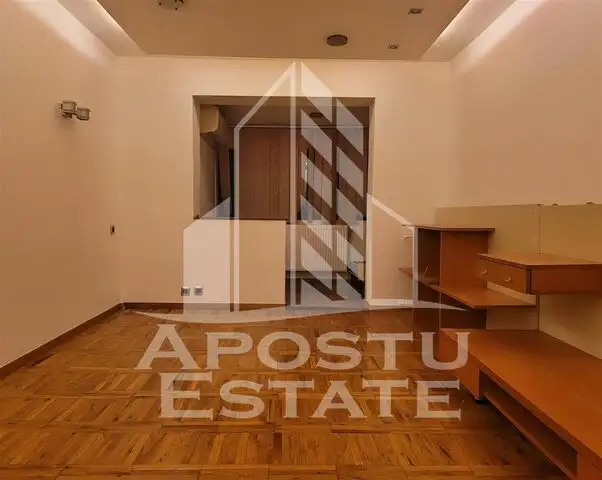 Apartament decomandat cu 3 camere, centrala proprie, parter, Lipovei