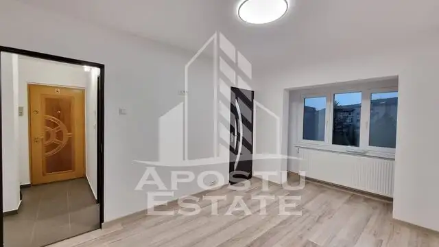 Apartament 1 camera, etaj intermediar, centrala proprie, zona Aradului