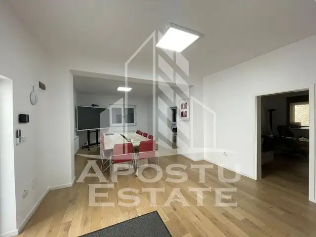 Vila P+M, finisata modern, curte amenajata, zona Modern-Crisan