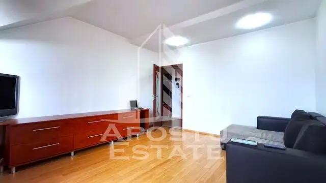 Apartament 2 camere decomandat la mansarda