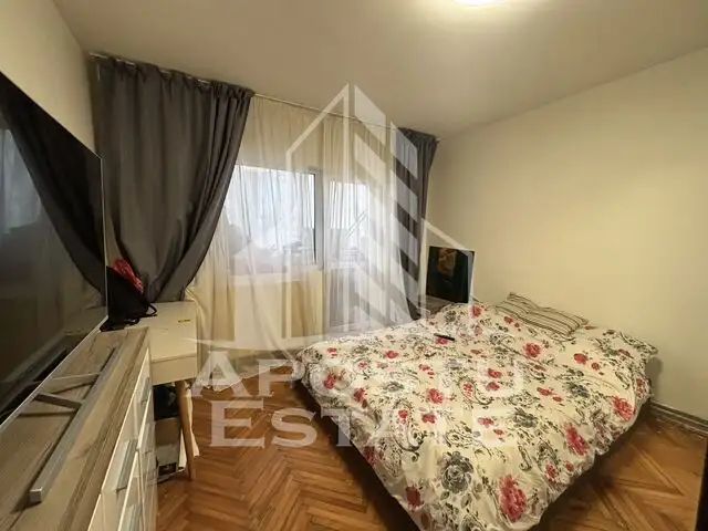 Apartament cu 3 camere in zona Soarelui, decomandat, cemtrala termica