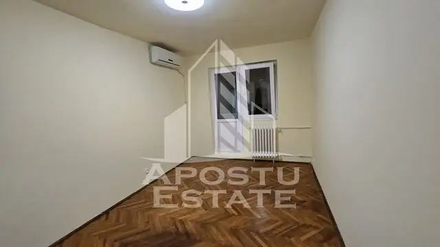 Apartament cu 3 camere, etaj intermediar, zona Dacia