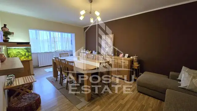 Apartament cu 4 camere, renovat, centrala proprie, zona Bucovina