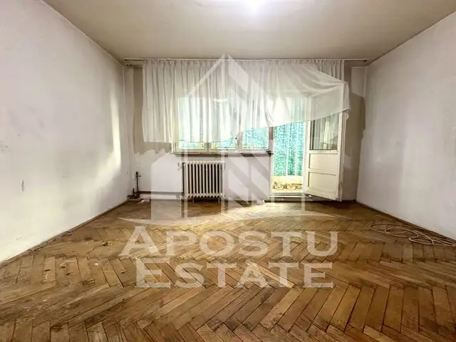 Apartament 3 camere, etaj 2, zona Sagului