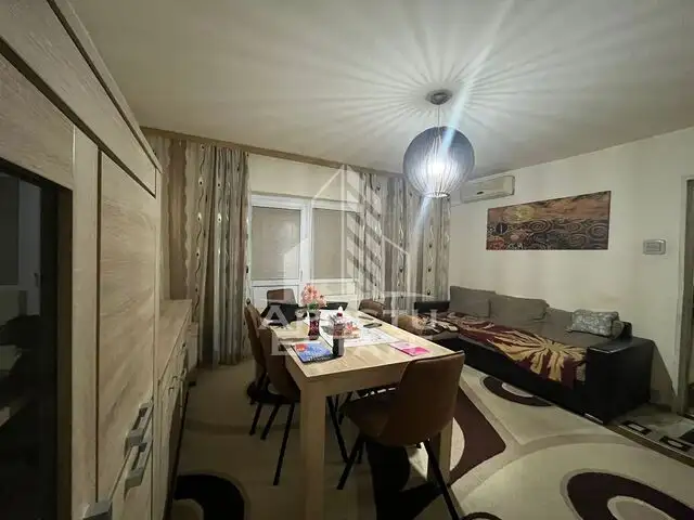 Apartament cu 3 camere, decomandat ,centrala proprie, zona Soarelui