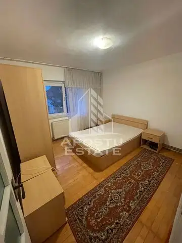 Apartament 3 camere, centrala propie, zona Lipovei