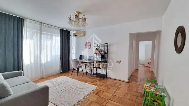 Apartament 3 camere, etaj intermediar, zona Dacia