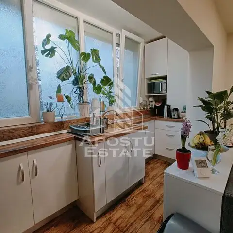 Apartament cu 3 camere, centrala proprie lanag Iulius Town