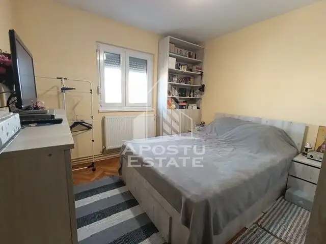 Apartament 3 camere, centrala proprie, balcon inchis, etaj 3,Dambovita