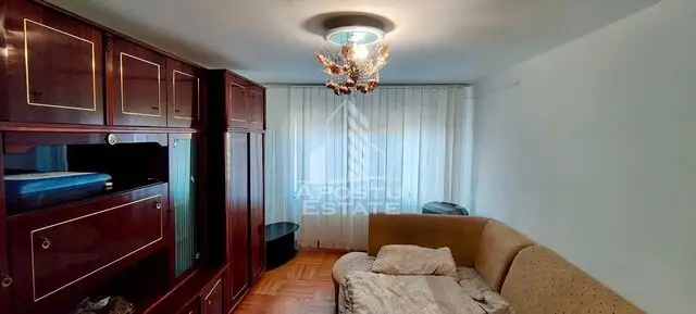 Apartament cu 2 camere, decomandat, zona Lipovei