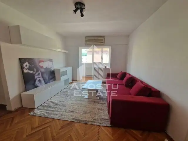 Apartament cu 3 camere in zona Complexului. centrala termica, boxa