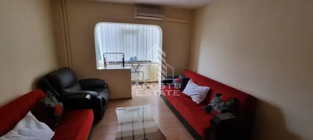 Apartament cu 3 camere, centrala proprie, etajul 2, zona Dambovita