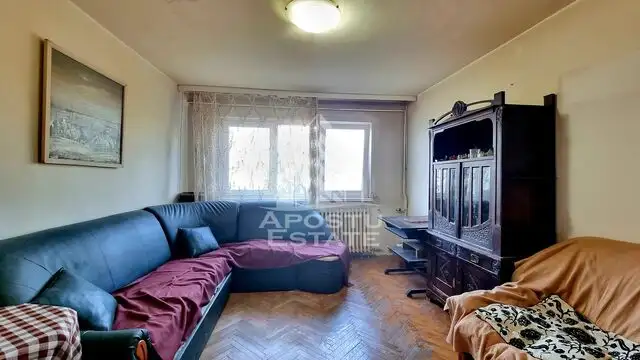 Apartament cu 3 camere, zona Dacia