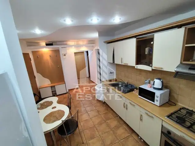 Apartament cu 3 camere, decomandat,centrala proprie,Spitalul Judetean