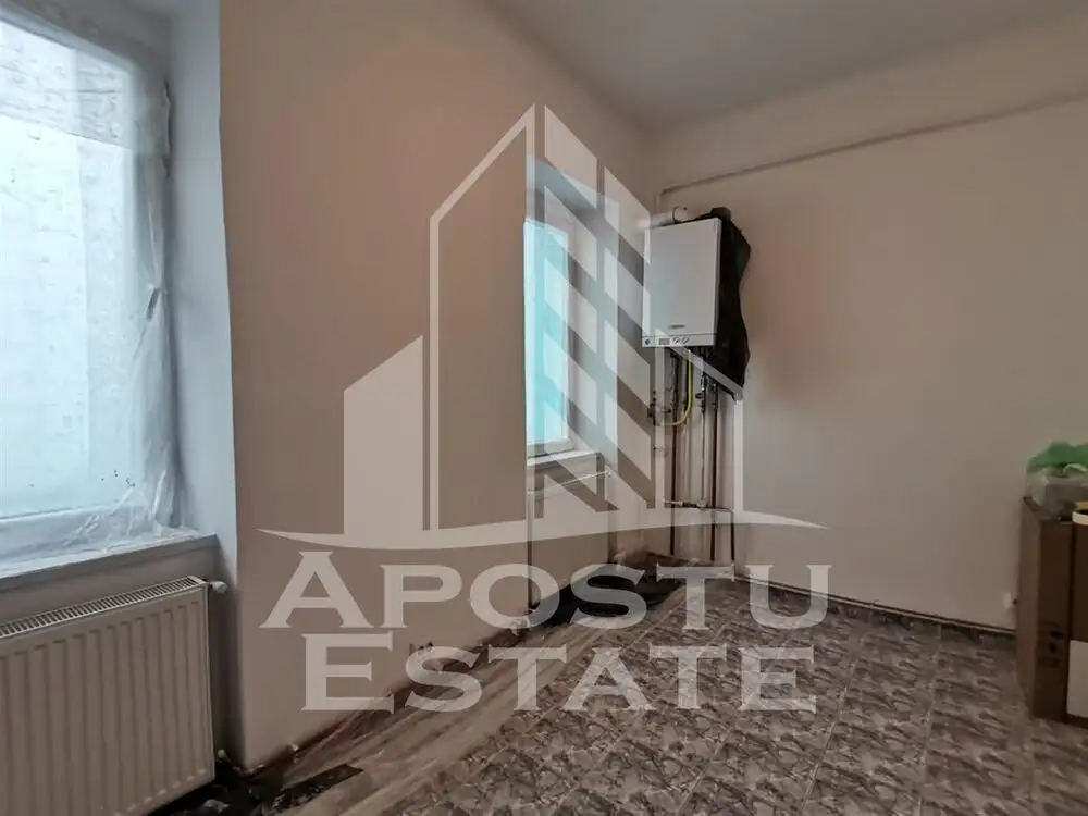 Apartament 2 camere, etaj intermediar, centrala proprie Piata Traian