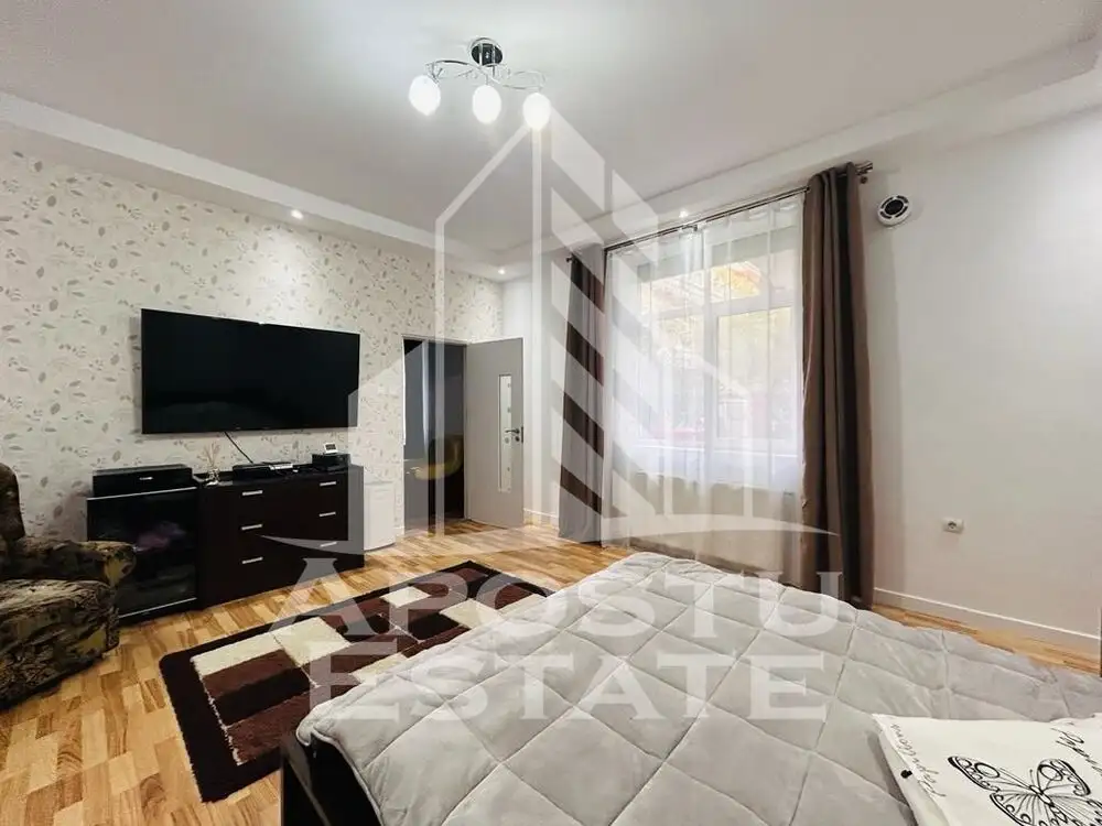 Apartament 3 camere, 2 bai si loc de parcare in curte in zona Sinaia