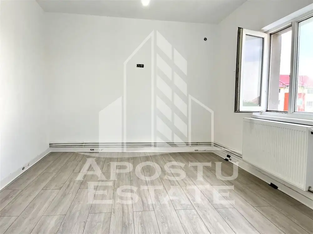 Apartament cu 4 camere complet renovat situat in zona Dambovita