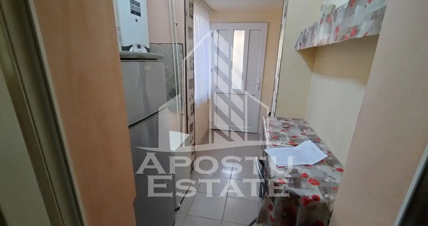 Apartament cu 2 camere decomandat situat in zona Spitalului Judetean