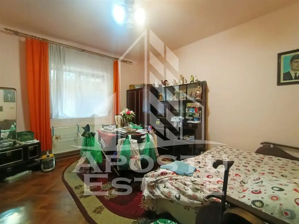 Apartament cu 2 camere, decomandate, centrala proprie in Piata Unirii