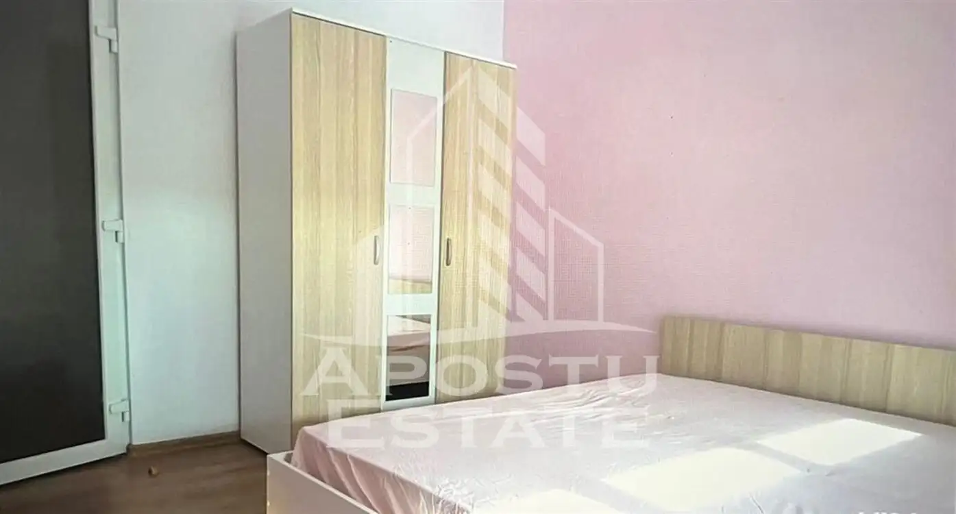 APARTAMENT CU 4 CAMERE DECOMANDAT, CETRALA POPRIE, SALA OLIMPIA