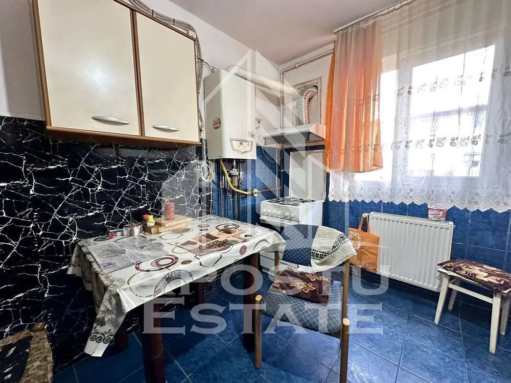 Apartament cu 3 camere, centrala proprie, zona Sagului