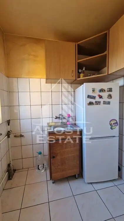 Apartament cu o camera, etaj intermediar, zona Lipovei