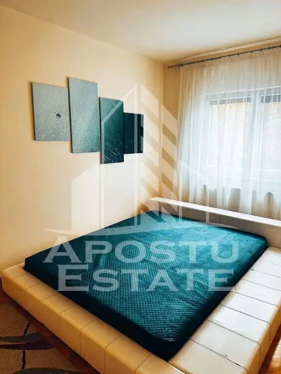 Apartament cu 3 camere, Central, Centrala Proprie, Mobilat, Utilat