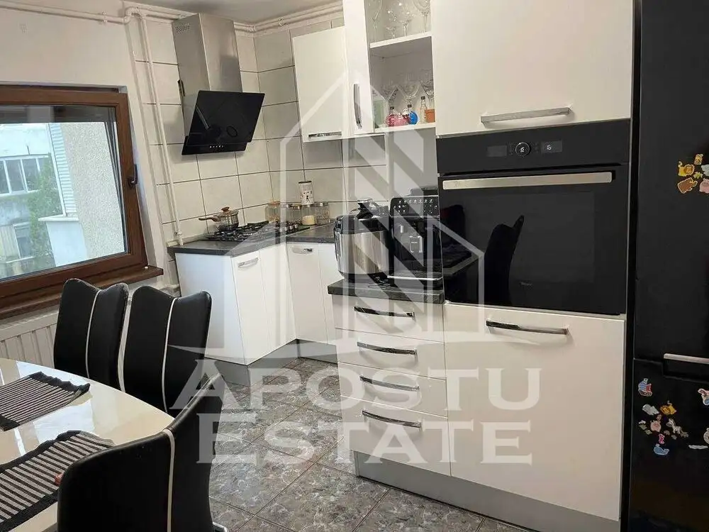 Apartament 4 camere, decomandat, centrala proprie, 2, bai, zona Steaua