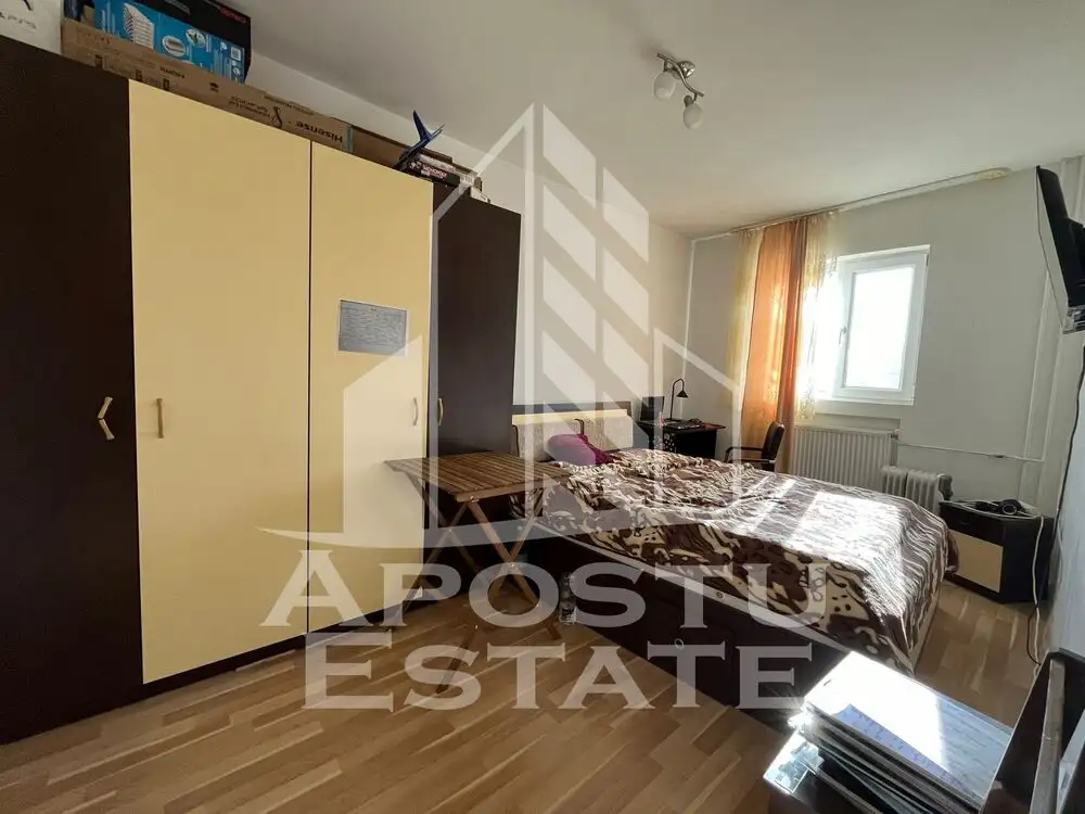 Apartament  cu 2 camere, semidecomandat , etajul 2 , Calea Sagului