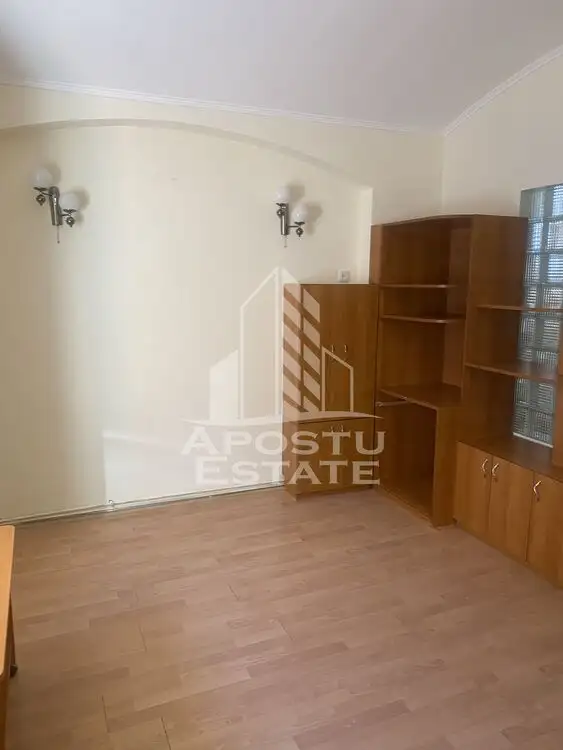 Apartament la curte comuna 