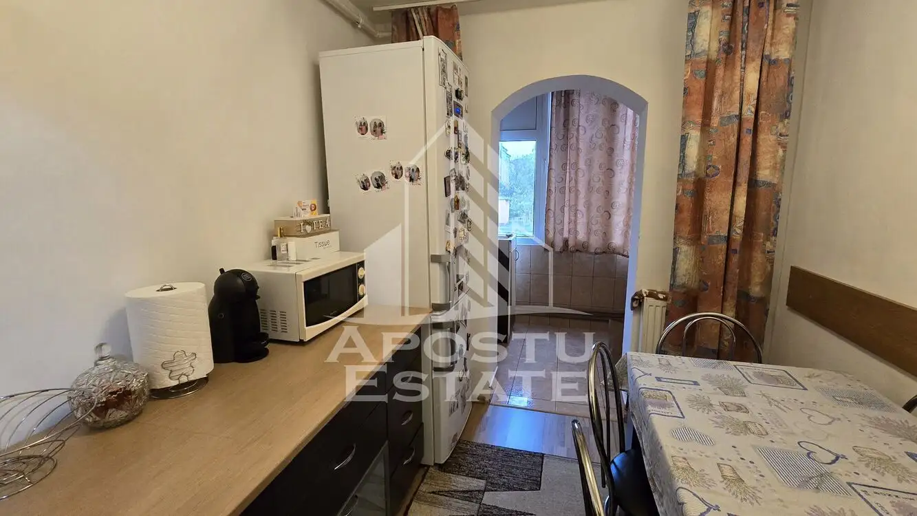 Apartament cu 2 camere, etaj 1, centrala proprie, zona Lipovei