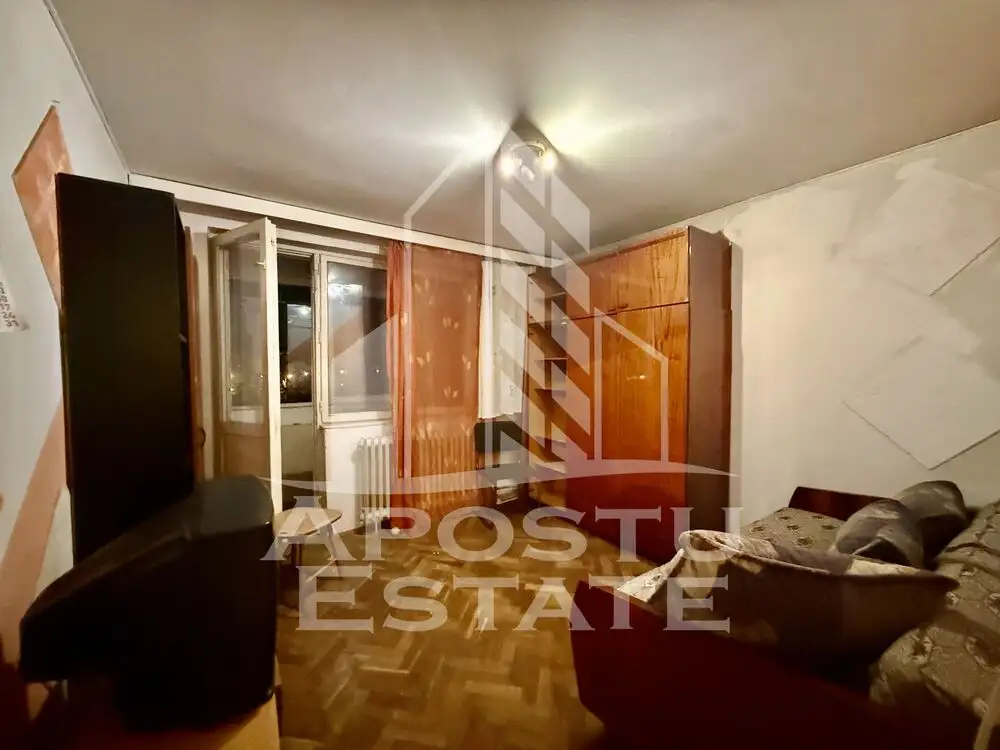 Apartament 2 camere decomandat, etaj 3,  lift, zona Olimpia - Stadion