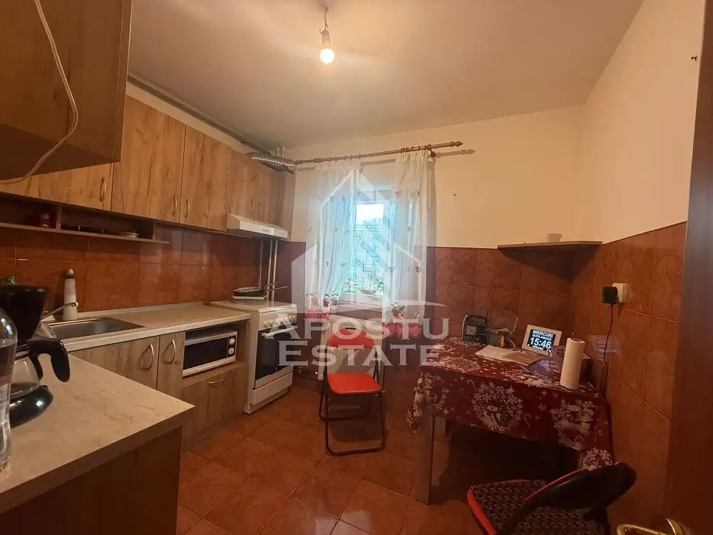 Apartament 2 camere , spatios , centrala proprie , zona Lipovei