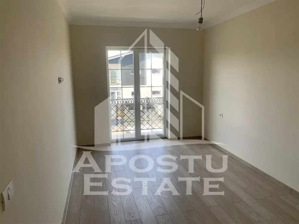 1/2 duplex deosebit situat in Mosnita Noua