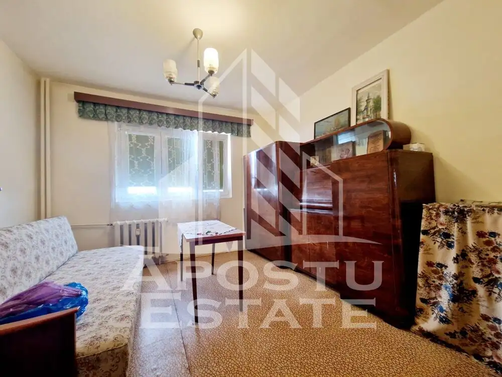 Apartament cu 3 camere,decomandat,98 mp,etaj intermediar,Aradul Nou