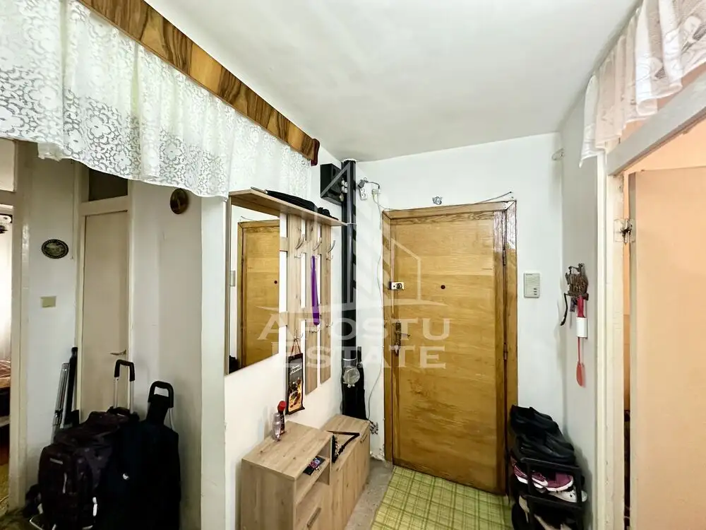 Apartament cu 3 camere, decomandat, centrala termica, Lipovei