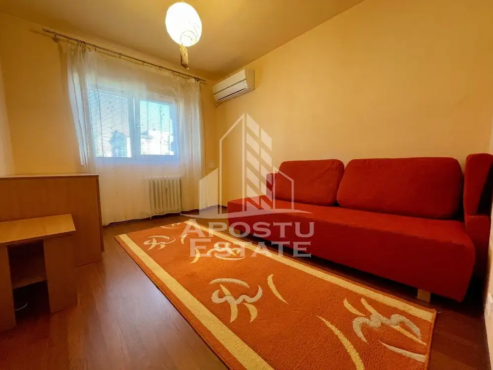 Apartament cu 3 camere, decomandat, zona Girocului