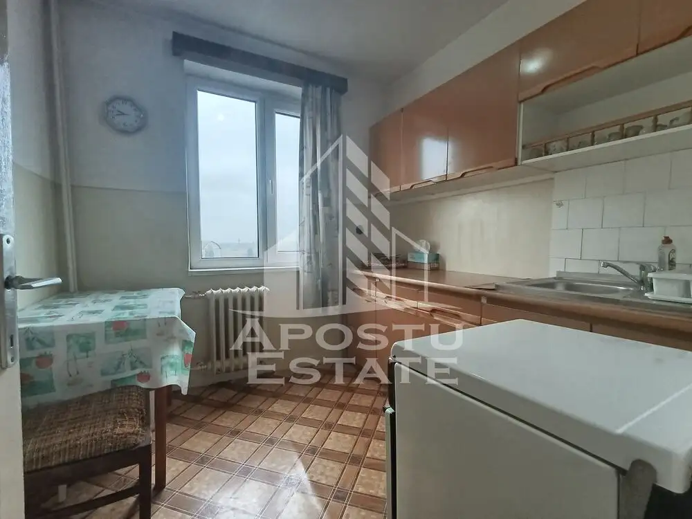 Apartament 2 camere, decomandat, necesita renovare, zona Dambovita