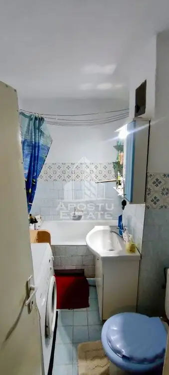 Apartament cu 2 camere, decomandat, zona Lipovei