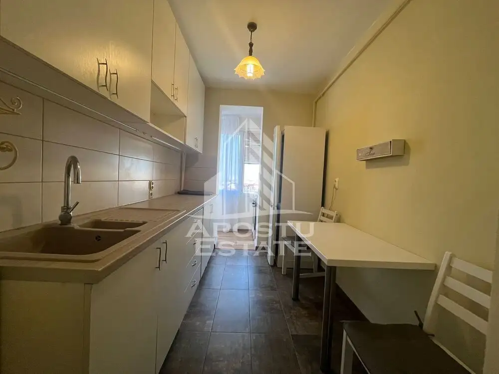 Apartament cu 2 camere , spatios, zona Dambovita