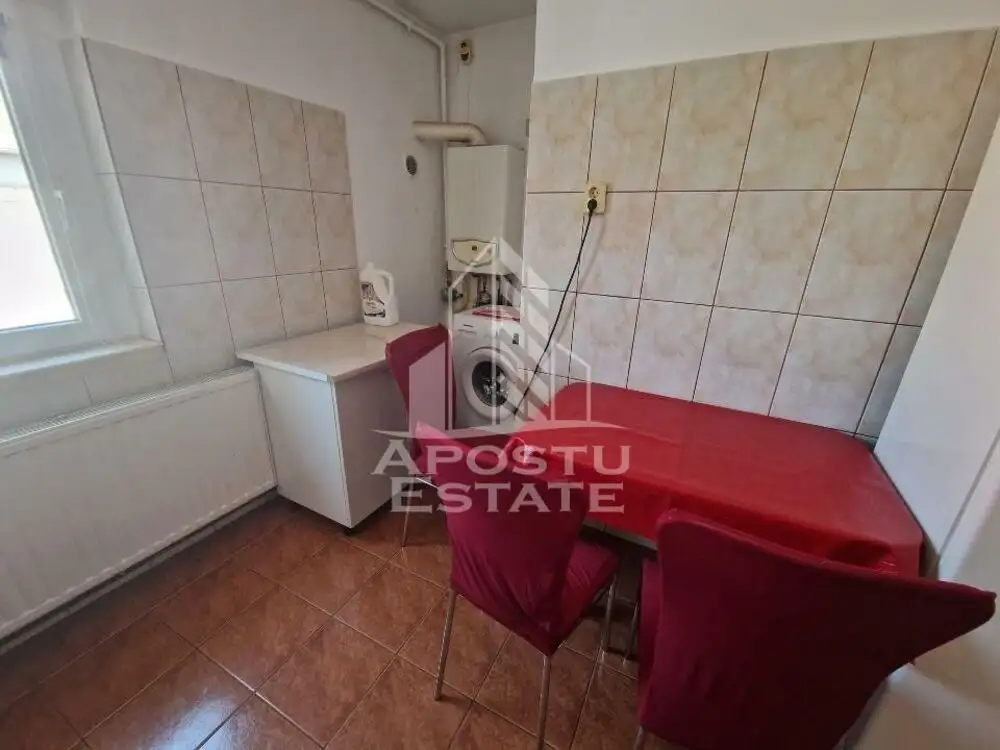 Apartament cu 3 camere in zona Complexului. centrala termica, boxa