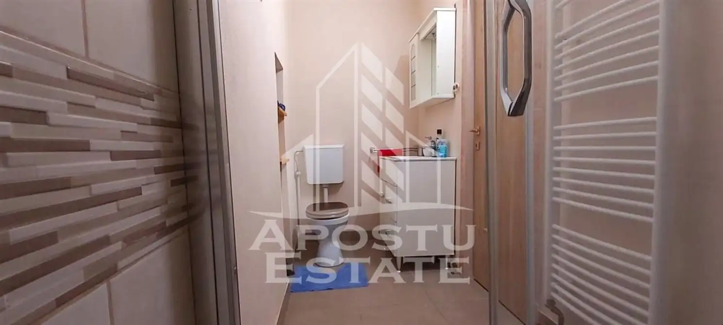 Apartament  2 camere la curte comuna zona intim