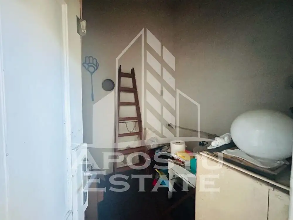 Apartament 4 camere, garaj pentru depozitare in zona Centrala