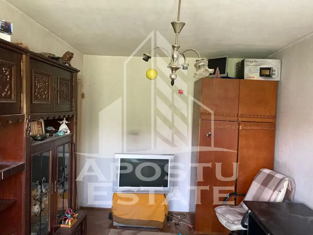 Apartament 3 camere, decomandat, zona Gh. Lazar